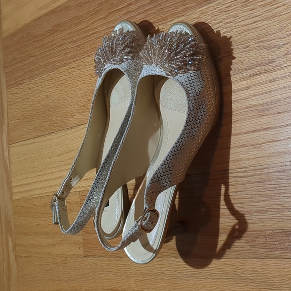 Alex Marie Gold Beaded Woman's Kitten Heels Prom Shoes Size 6M - Picture 3 of 8